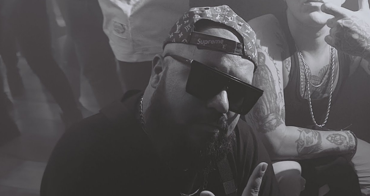 LOBO DEXTROY -LA MORADA DEl AMOR- Oily Studio